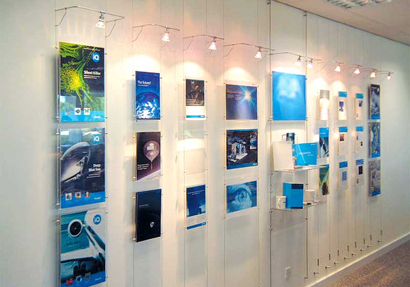 اللوحات الداخلية والخارجية